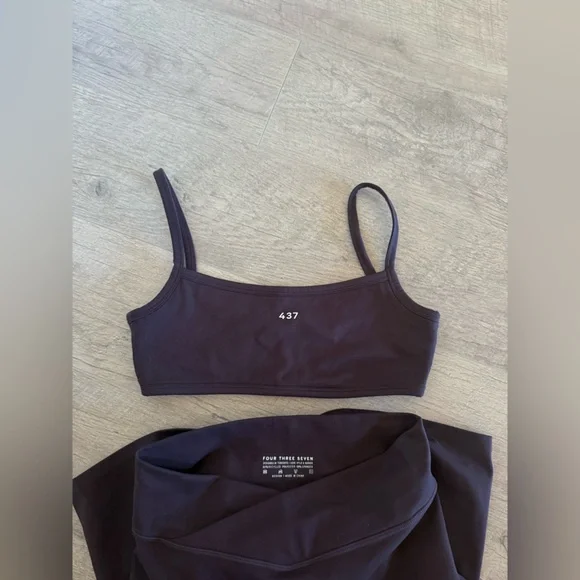 437 Shorts and sports bra
